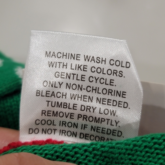 NEW PEANUTS SNOOPY Puffer Jacket Ugly Christmas Sweater Unizex Small - Picture 7 of 14